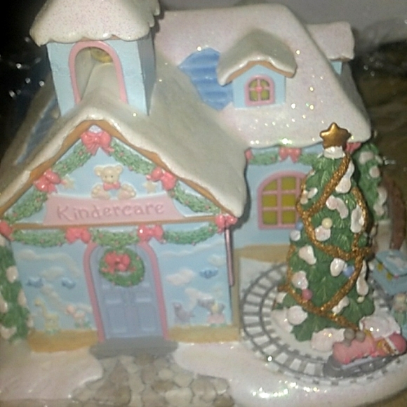 Precious Moments Hawthorne Village Other - Precious Moments Christmas ( Hawthorne Village)